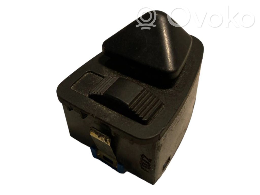 Side mirror switch