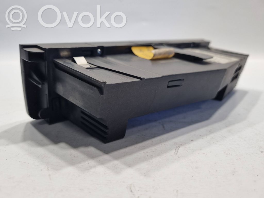 Gaisa kondicioniera / klimata kontroles / salona apsildes vadības bloks (salonā)