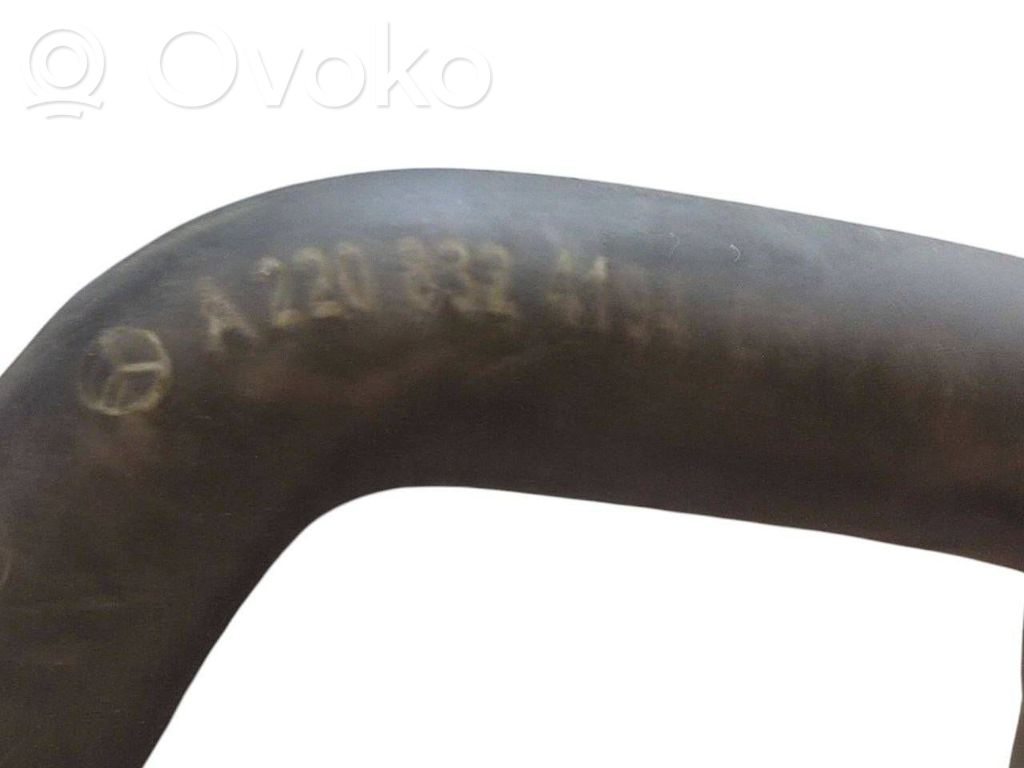 Caurulīte (-es) / šļūtene (-es)