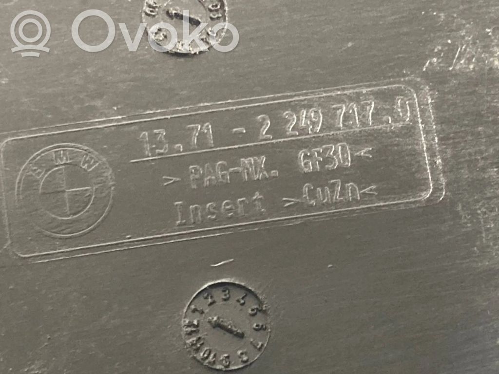 Dzinēja pārsegs (dekoratīva apdare)
