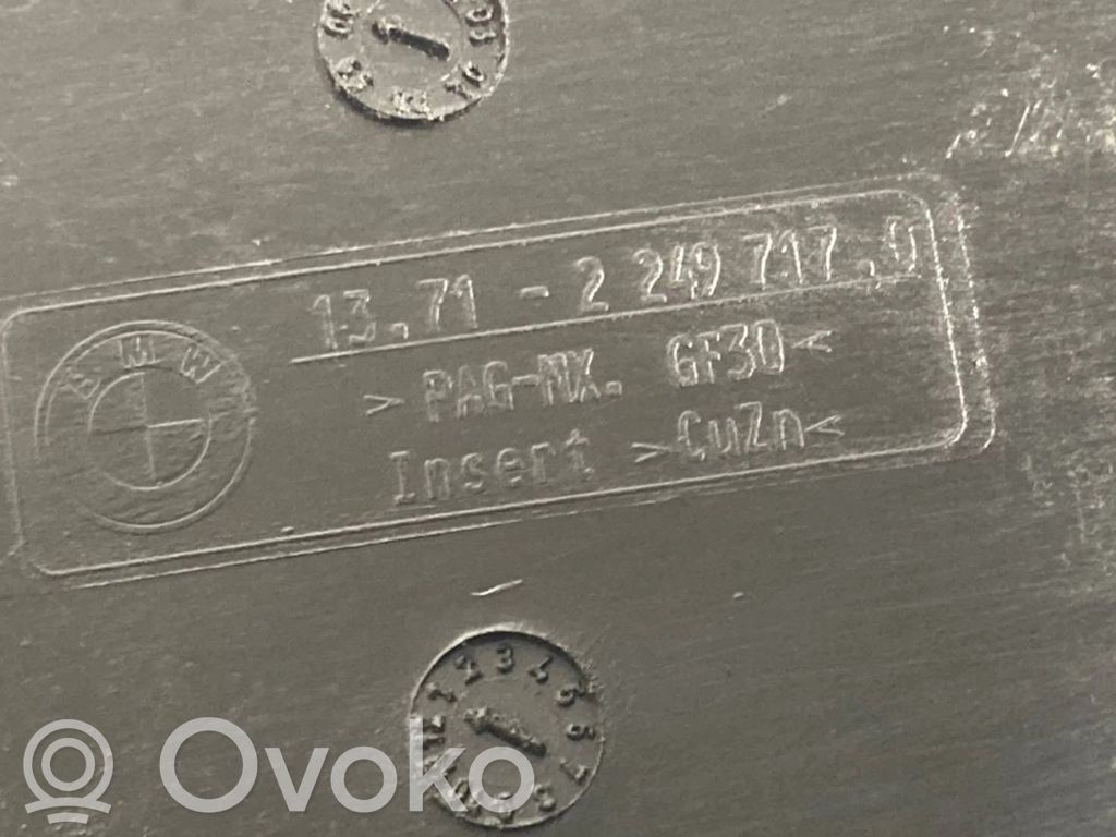 Dzinēja pārsegs (dekoratīva apdare)