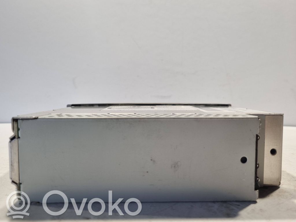 Radio / CD/DVD atskaņotājs / navigācija