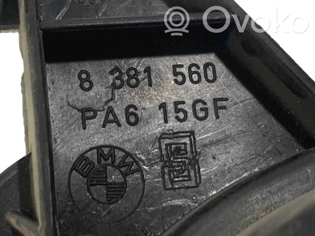 Skaļrunis (-i) aizmugurējā palodzē