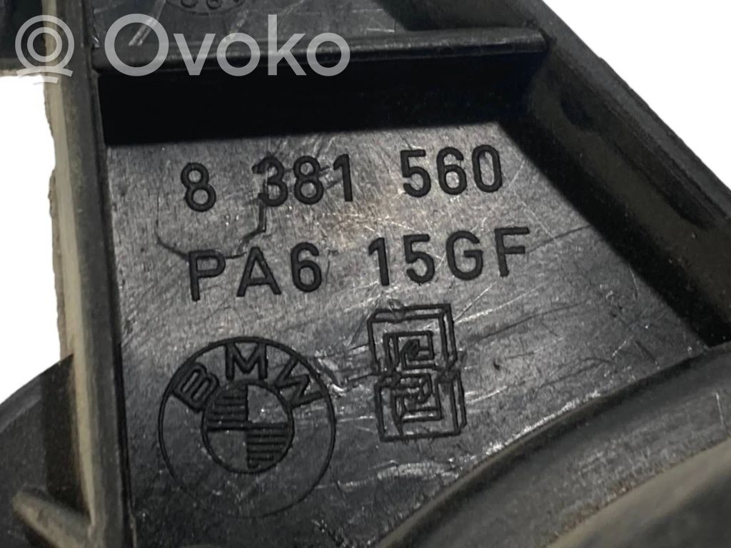 Skaļrunis (-i) aizmugurējā palodzē