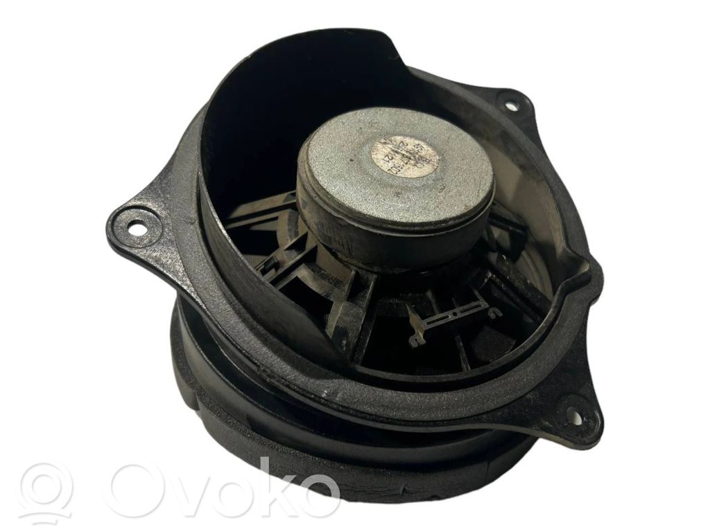 Speaker(s) in front door