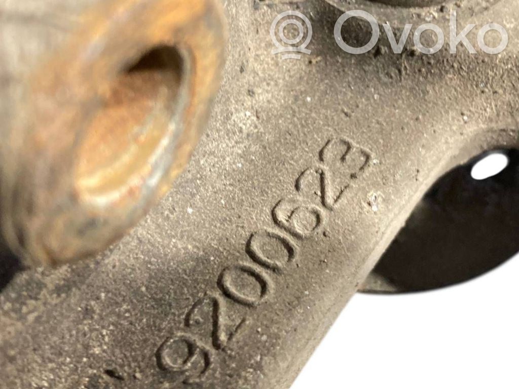 Aizmugurē riteņa rumbas vārpstas šarnīrs (stupica, capfa)