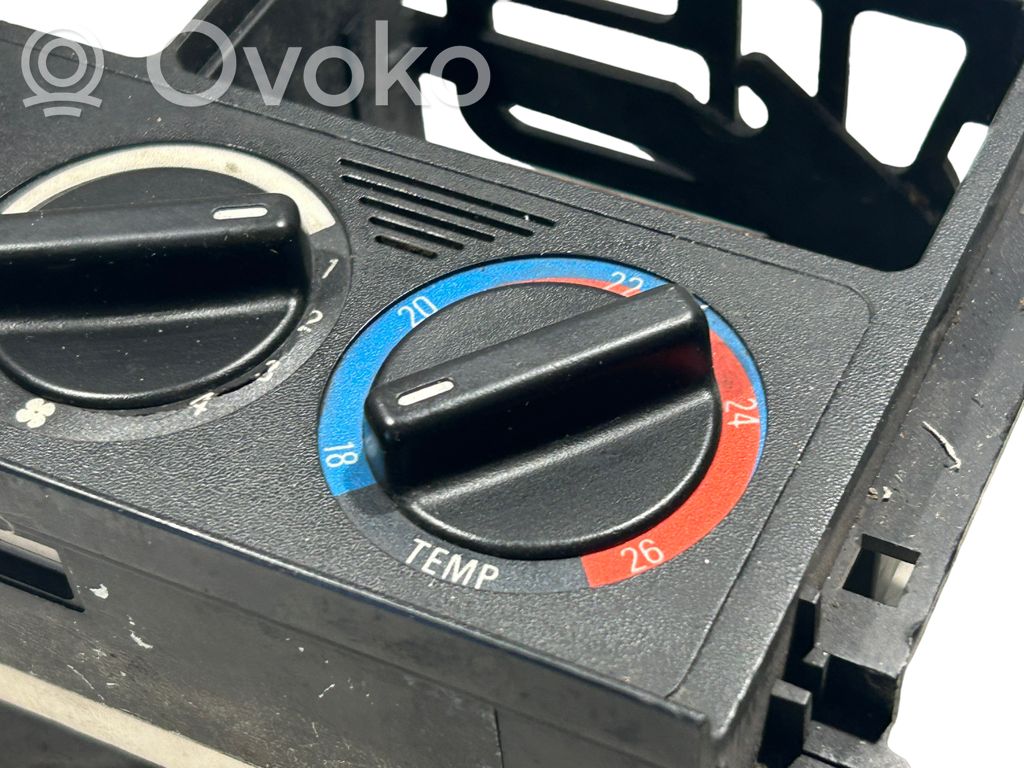 Air conditioning / climate control / interior heating control unit (in the passenger compartment)