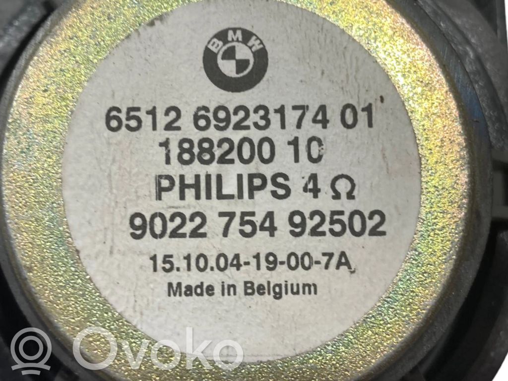 Skaļrunis (-i) priekšējās durvīs