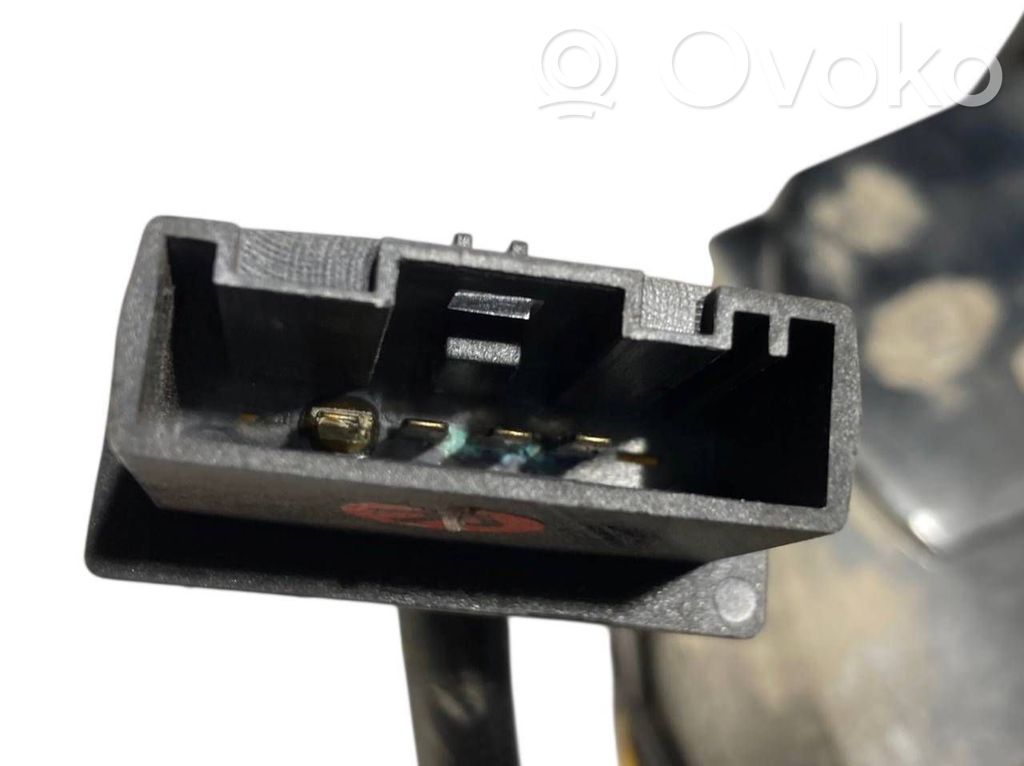 Aizmugurējais lukturis virsbūvē