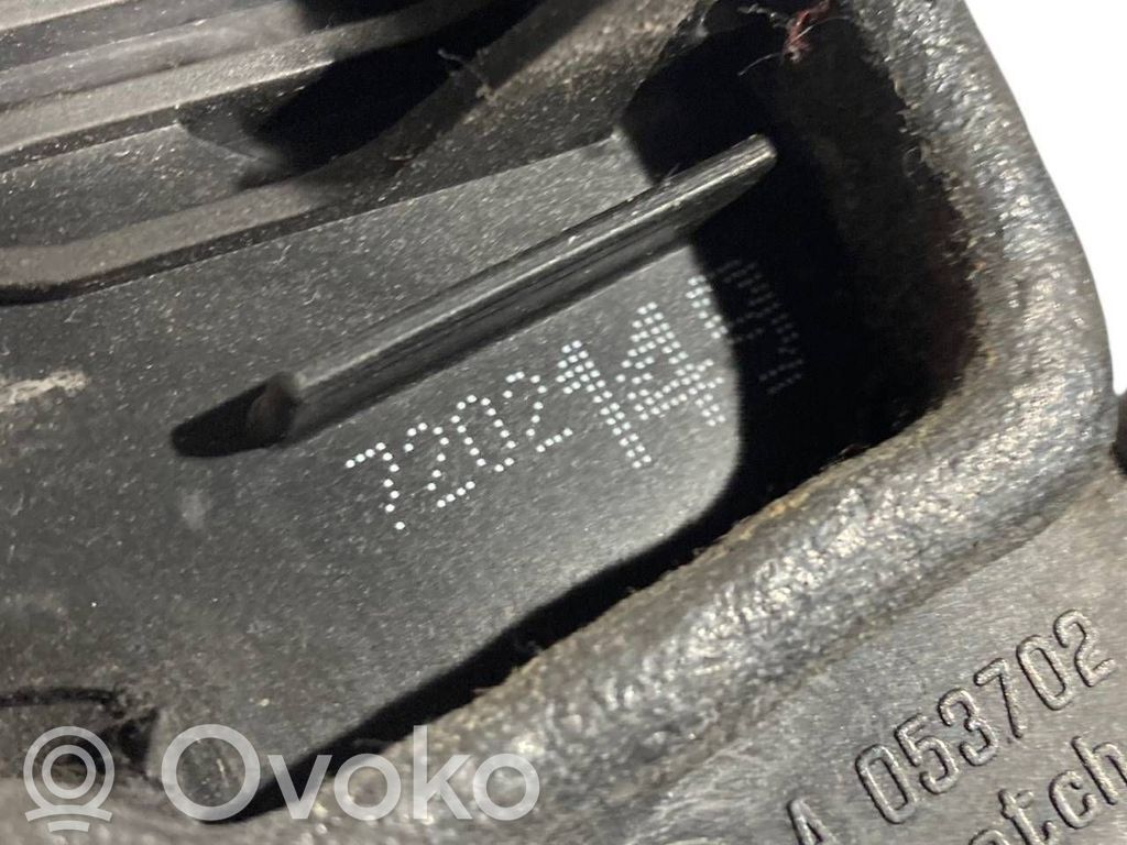 Priekšpusē slēdzene