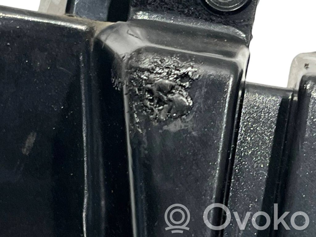 Skaļrunis (-i) priekšējās durvīs