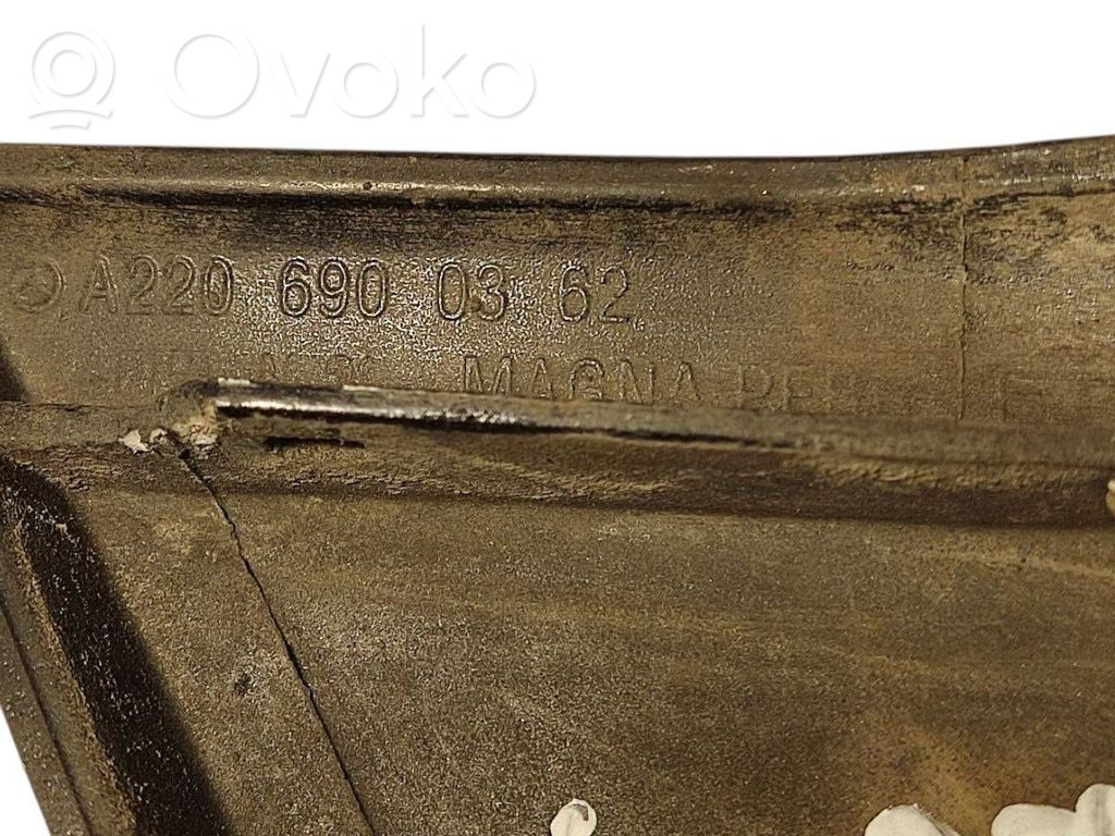 Aizmugurējā spārna uzlika / moldings