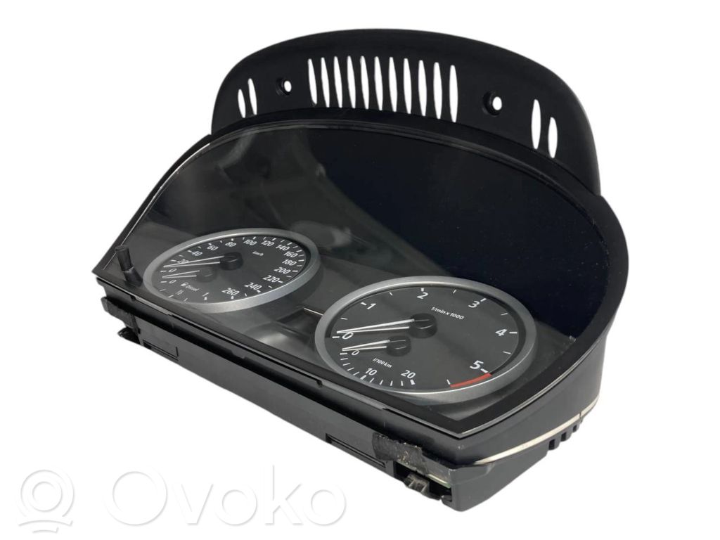 Speedometer (in the instrument panel)