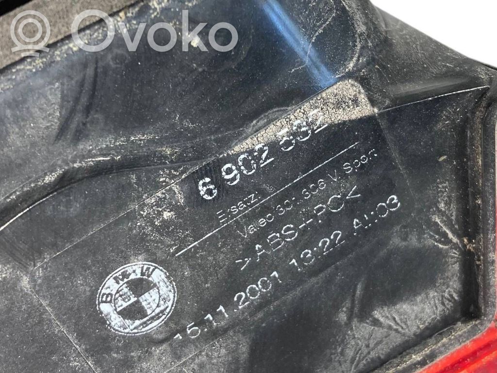 Задний фонарь в кузове