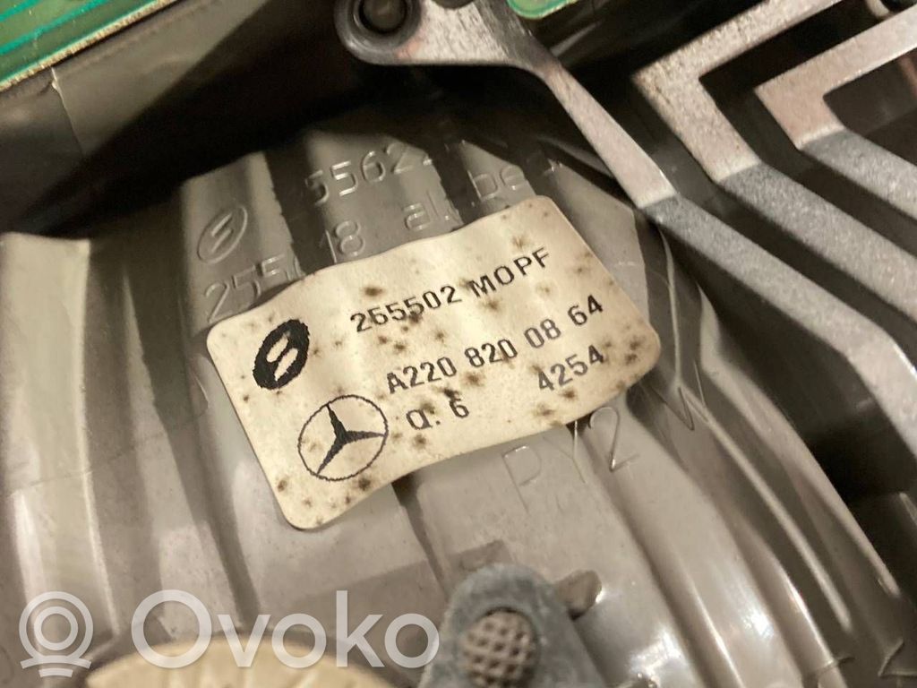 Aizmugurējais lukturis virsbūvē