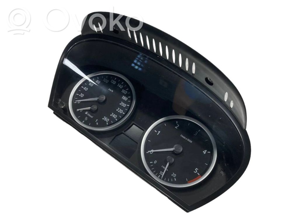 Speedometer (in the instrument panel)