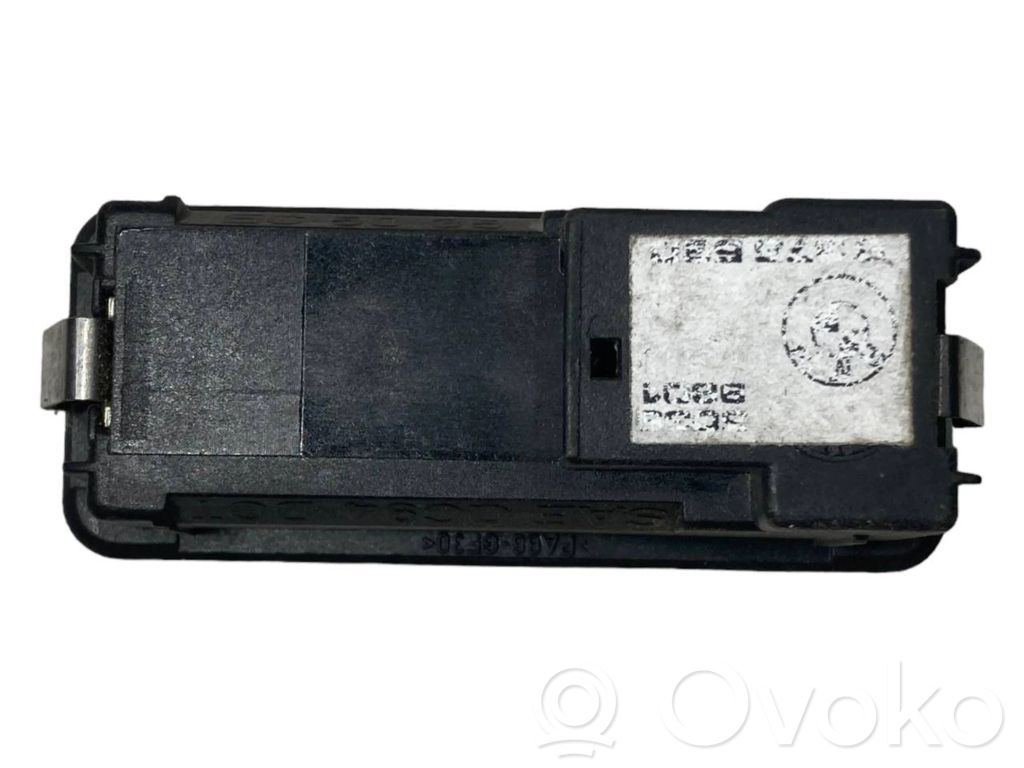 Bagāžnieka pārsega aizvēršanas slēdzis