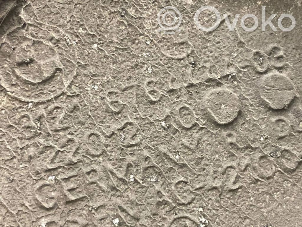 Priekšējā riteņa rumbas vārpstas šarnīrs (stupica, capfa)