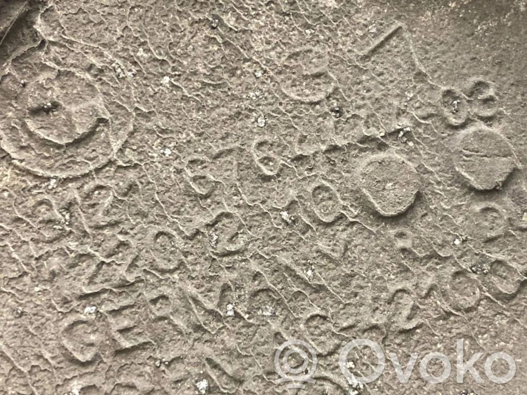 Priekšējā riteņa rumbas vārpstas šarnīrs (stupica, capfa)