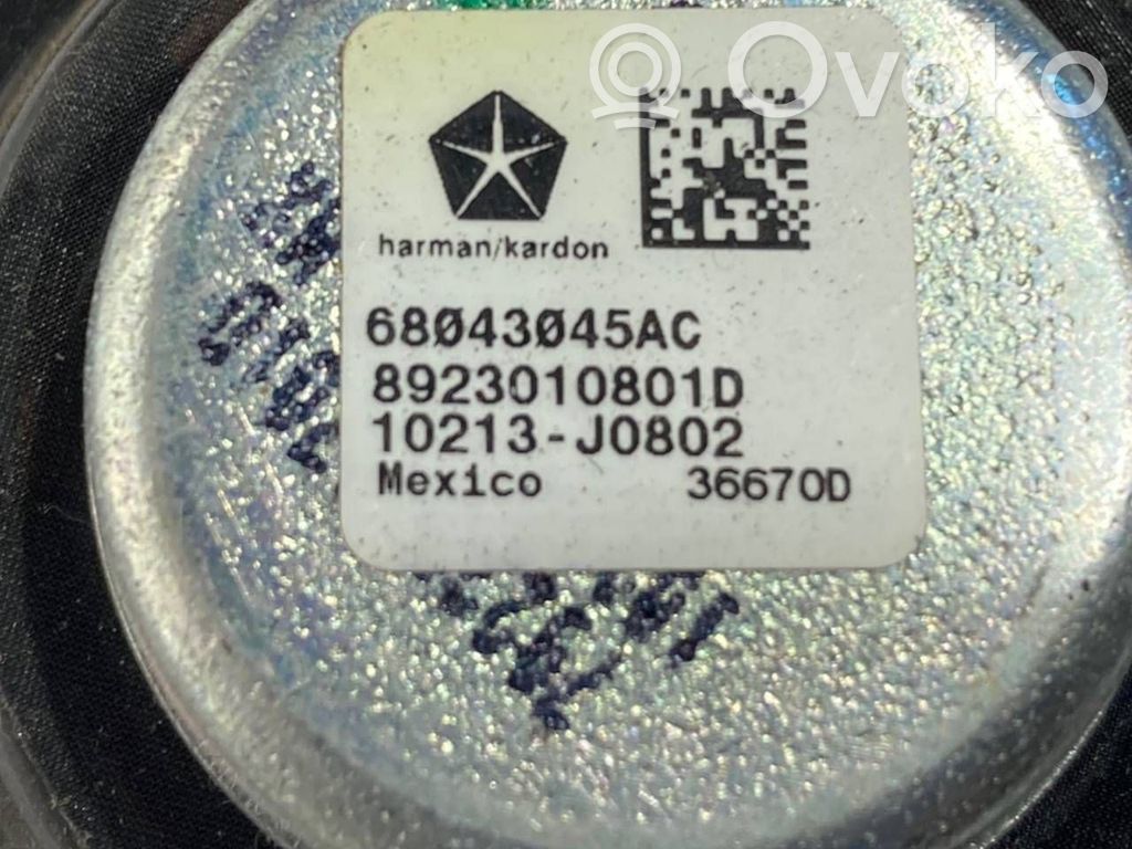 Skaļrunis (-i) priekšējās durvīs