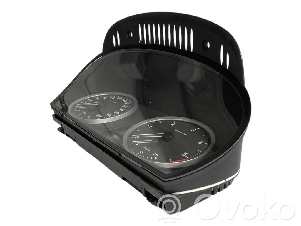 Speedometer (in the instrument panel)
