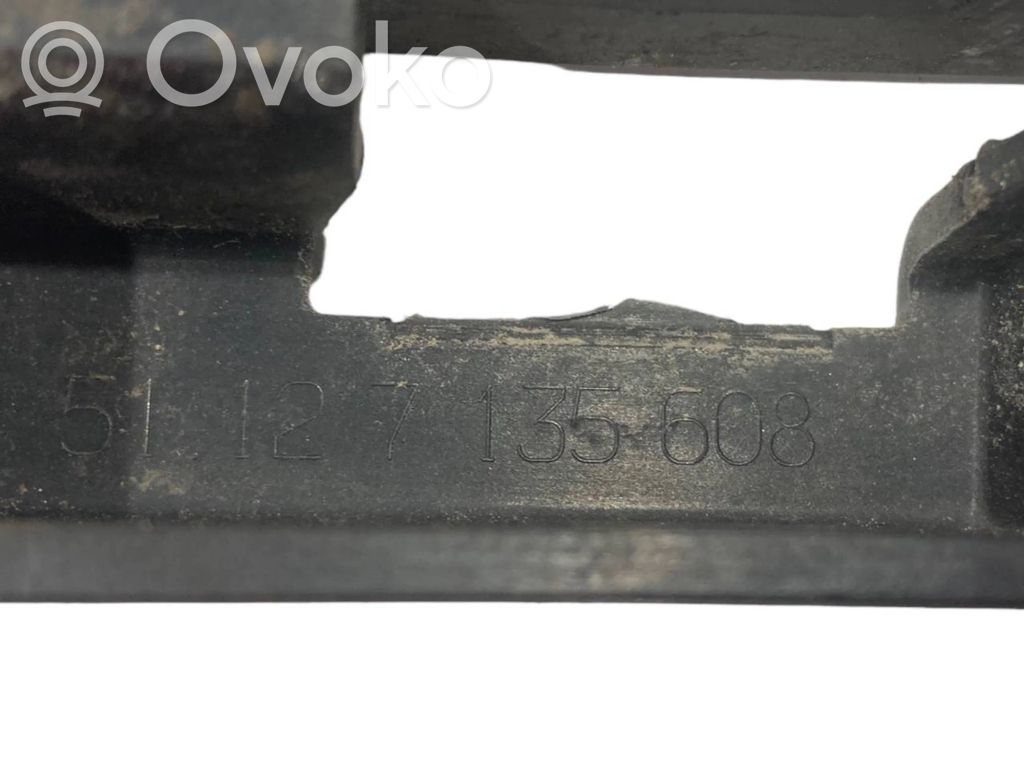 Aizmugurējā bufera montāžas kronšteins