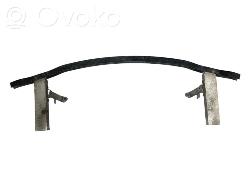 Priekšpusē bampera sija / balka