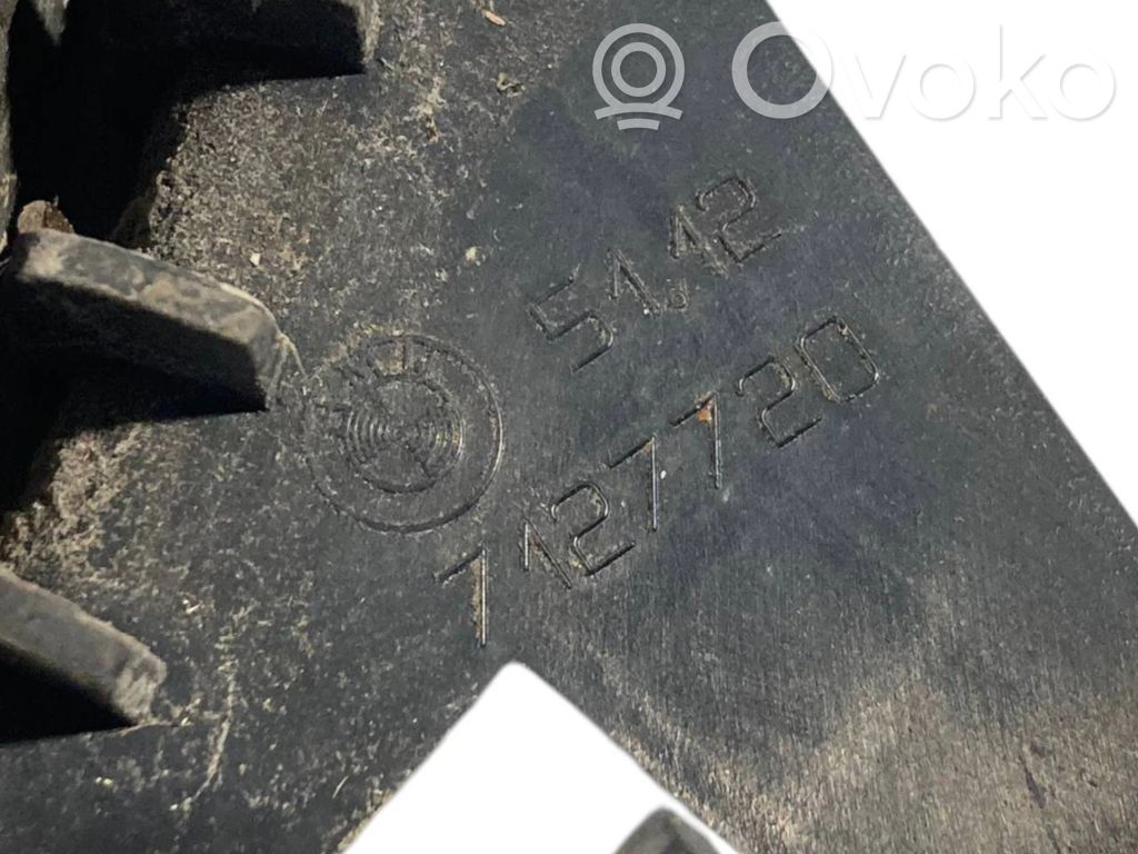 Rear bumper mounting bracket