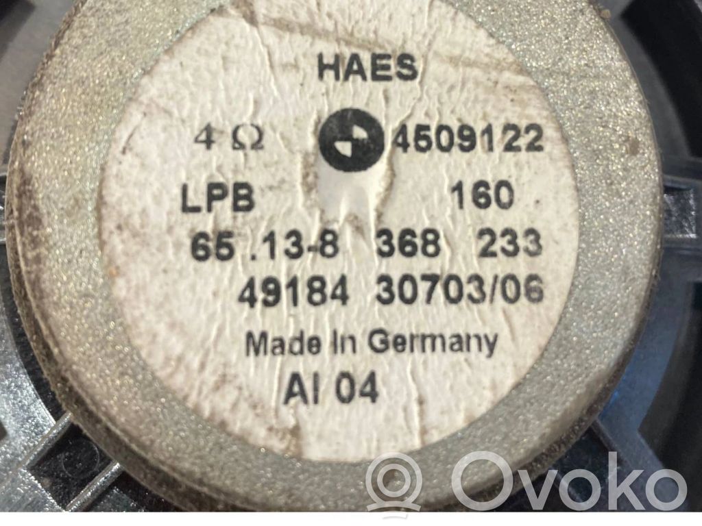 Skaļrunis (-i) priekšējās durvīs