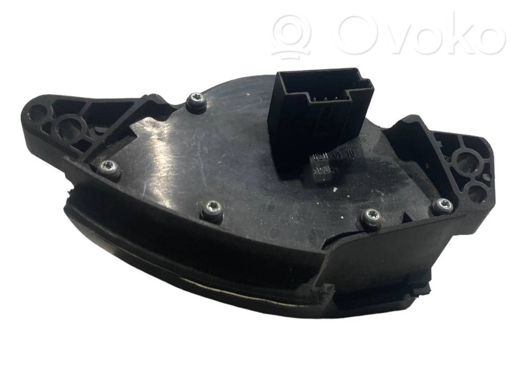 Steering wheel buttons/switches