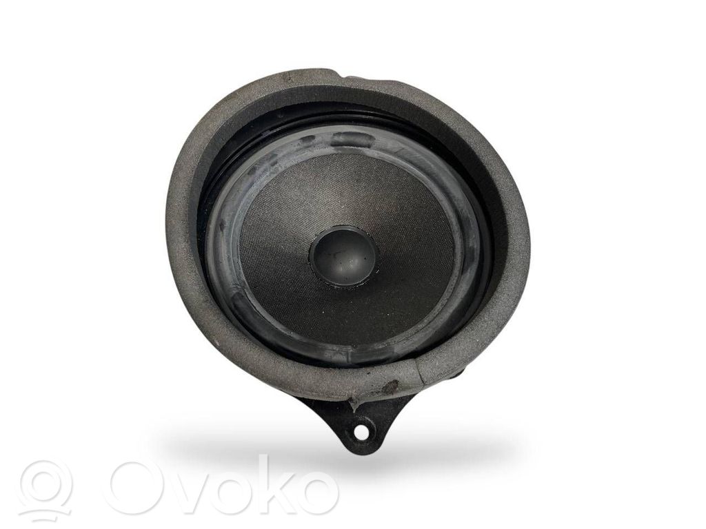 Speaker(s) in the rear door