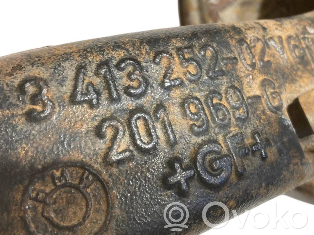 Aizmugurē riteņa rumbas vārpstas šarnīrs (stupica, capfa)