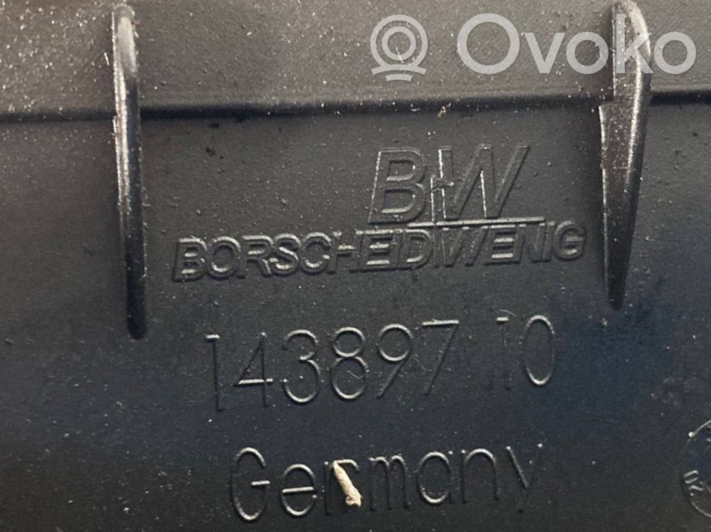 Dzinēja pārsegs (dekoratīva apdare)