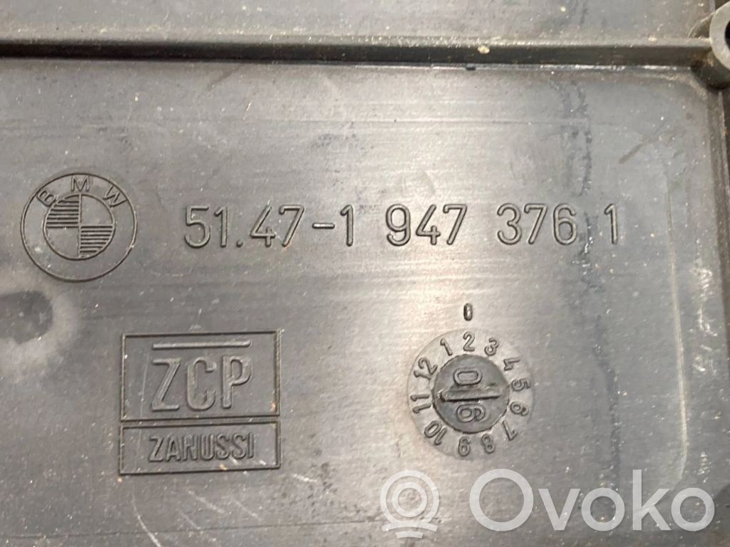 Battery mounting base