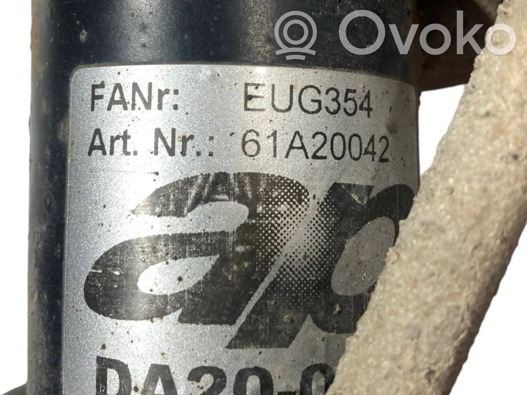 Priekšpusē amortizators ar atsperi