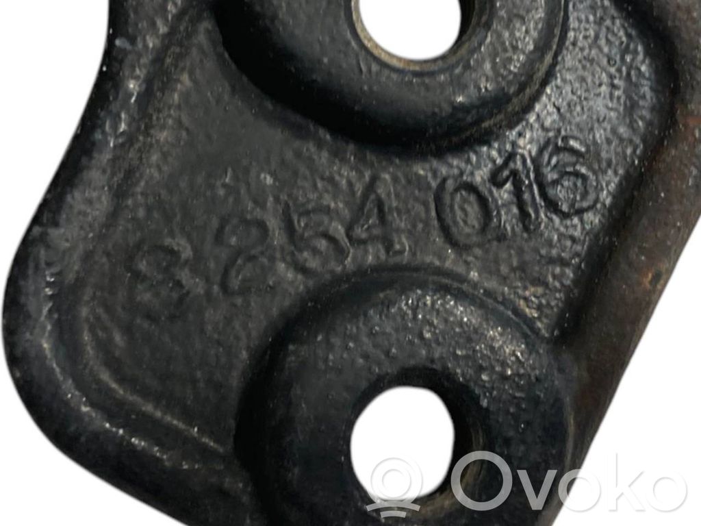 Aizmugurējā pārsega eņģe (-ess)