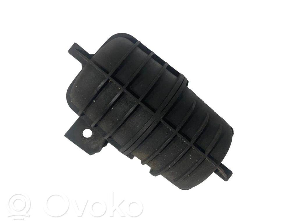 Vacuum air tank