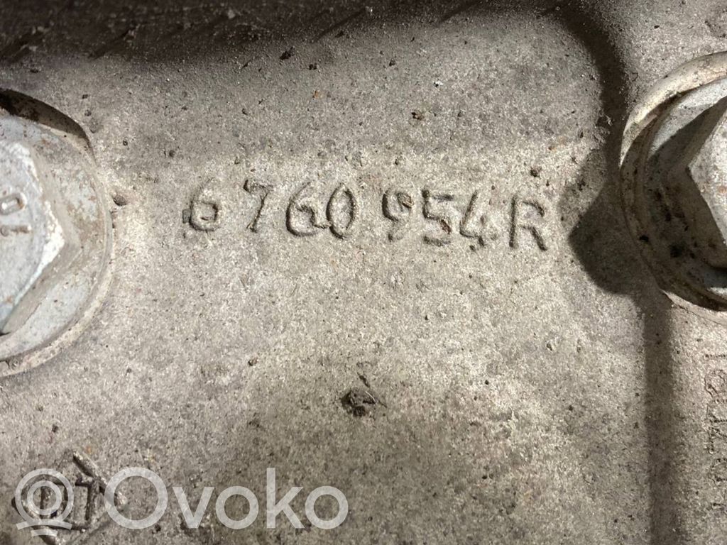 Priekšējā riteņa rumbas vārpstas šarnīrs (stupica, capfa)