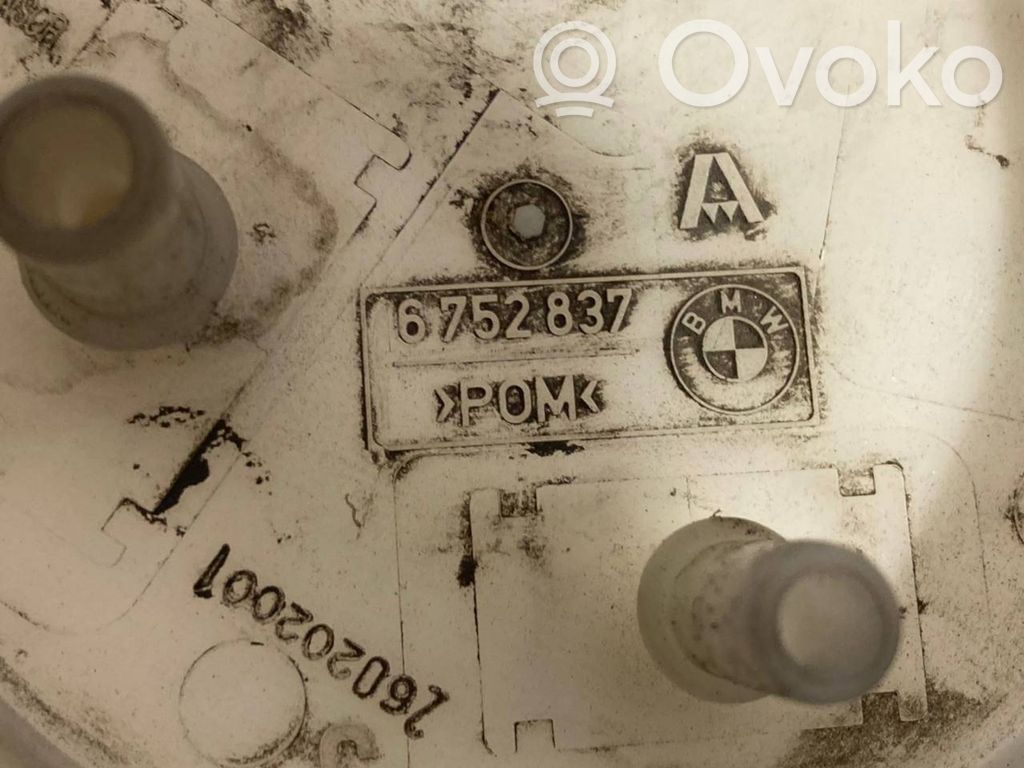 Fuel pump (in the fuel tank)