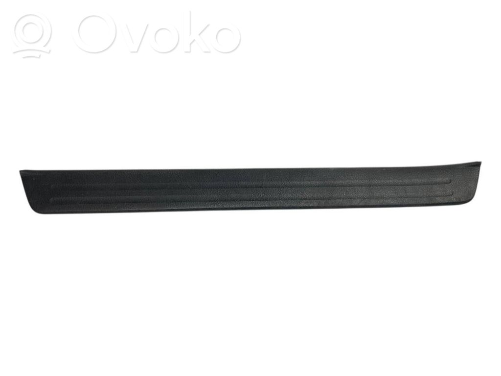 Priekšējā sliekšņa dekoratīvā apdare (iekšējā)