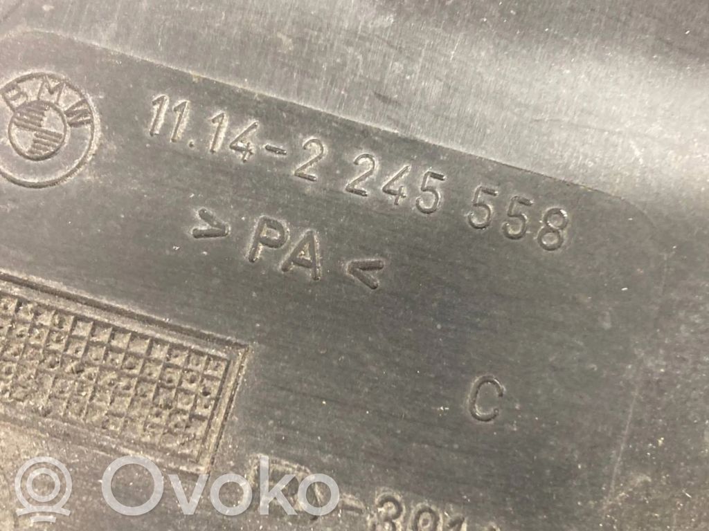 Dzinēja pārsegs (dekoratīva apdare)
