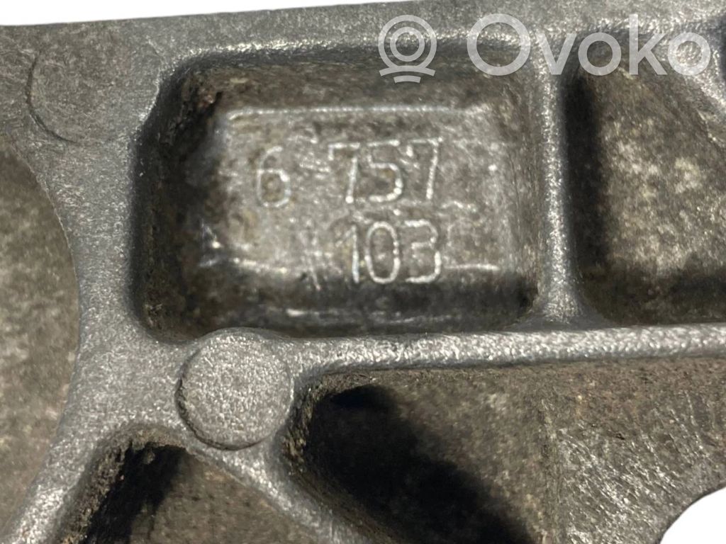 Кронштейн крепления трансмиссии