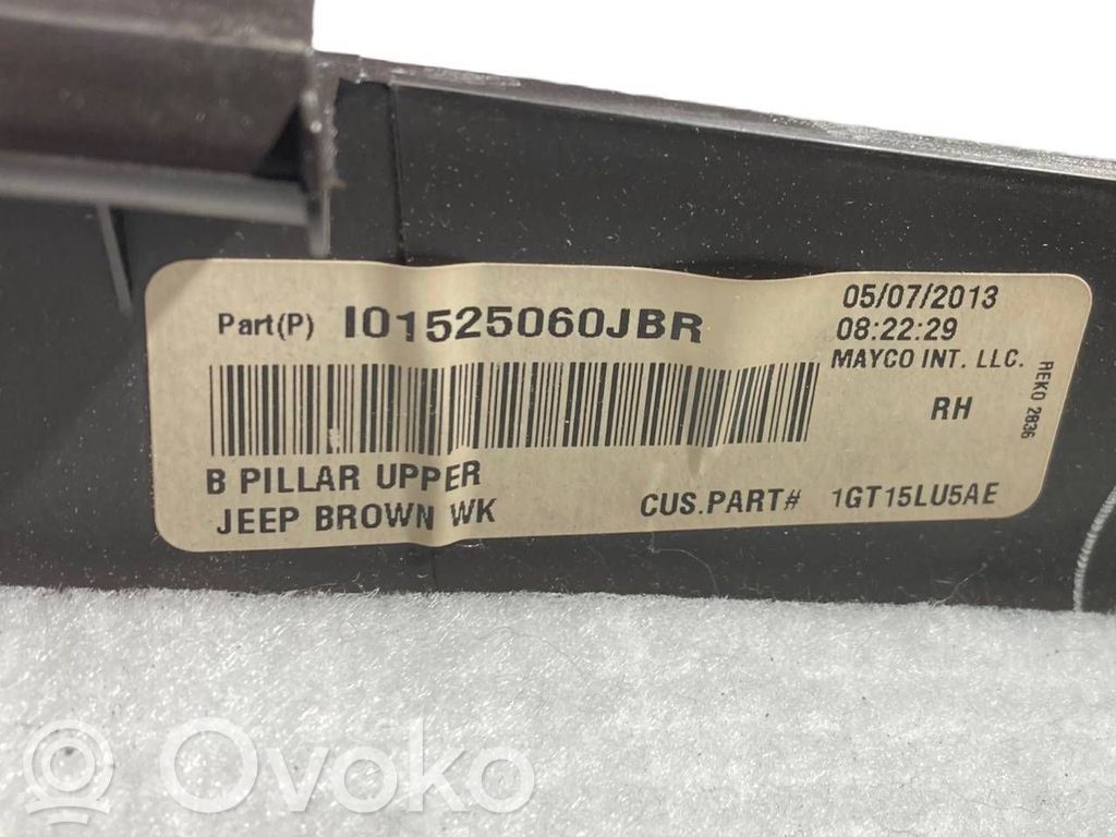 (B) statņa dekoratīvā apdare (augšdaļa)