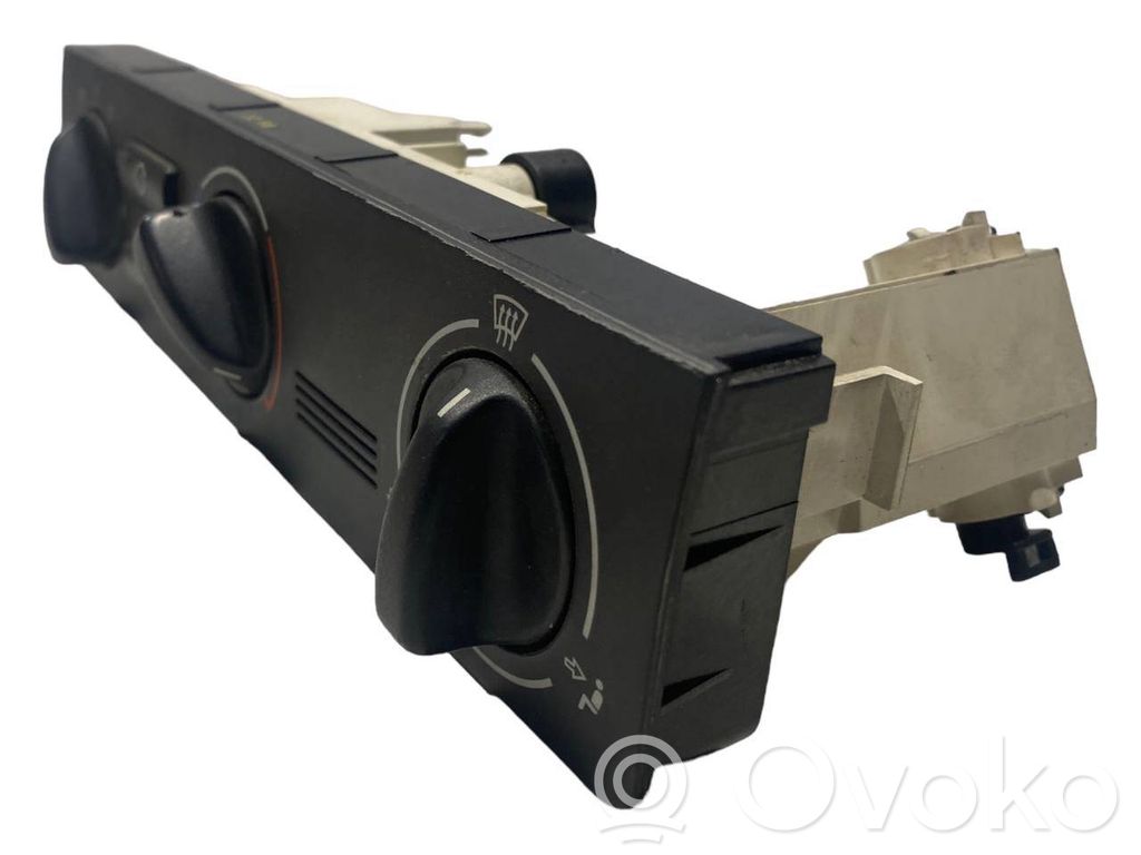 Air conditioning / climate control / interior heating control unit (in the passenger compartment)