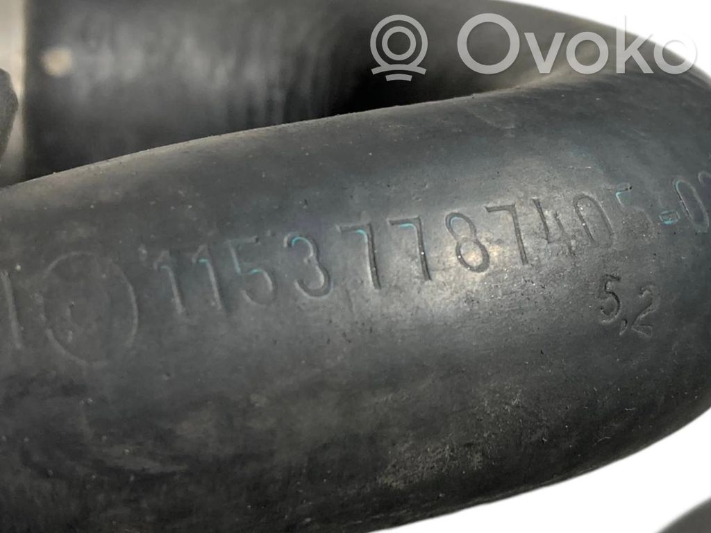 Caurulīte (-es) / šļūtene (-es)