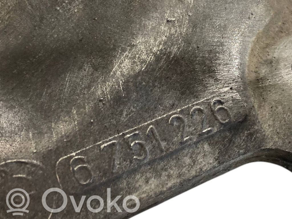 Engine mounting bracket