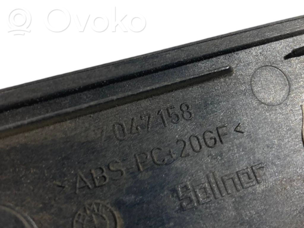 Cita veida priekšpusē durvju dekoratīvās apdares detaļa