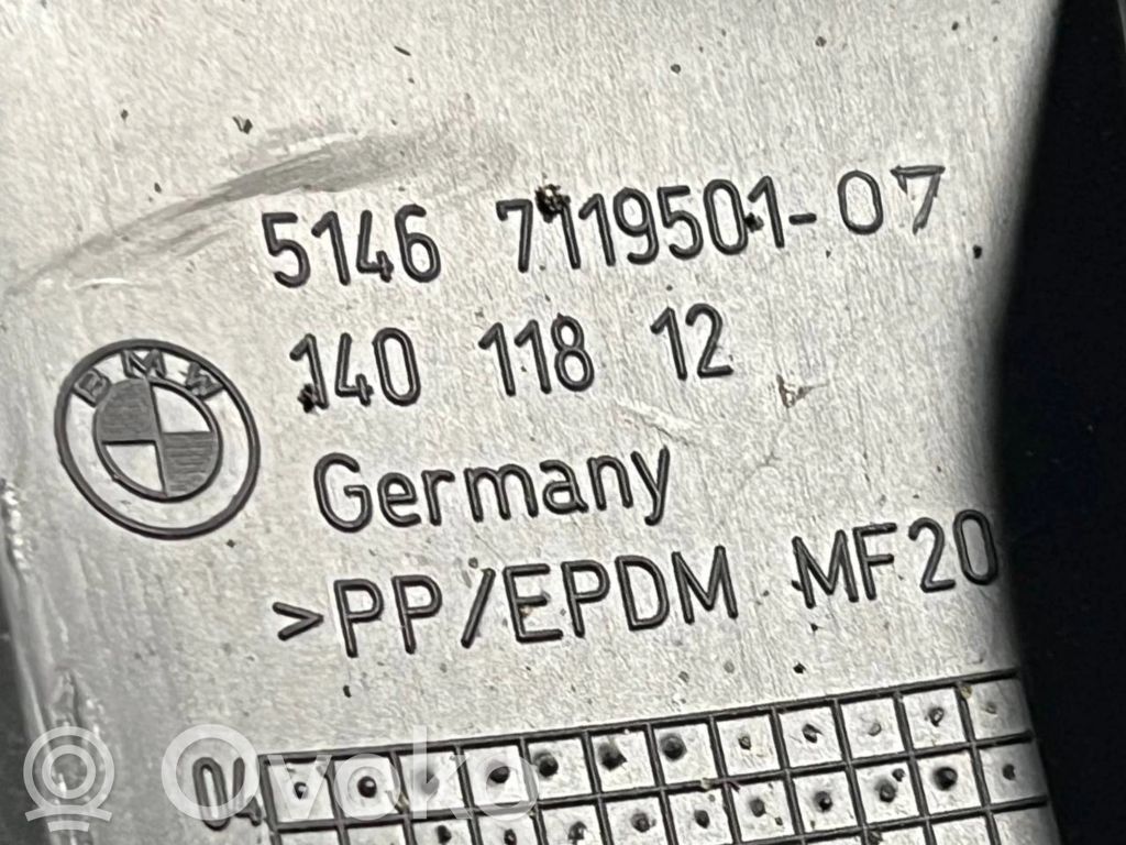 Skaļrunis (-i) aizmugurējā palodzē