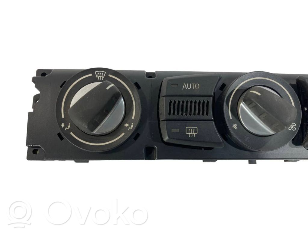 Air conditioning / climate control / interior heating control unit (in the passenger compartment)