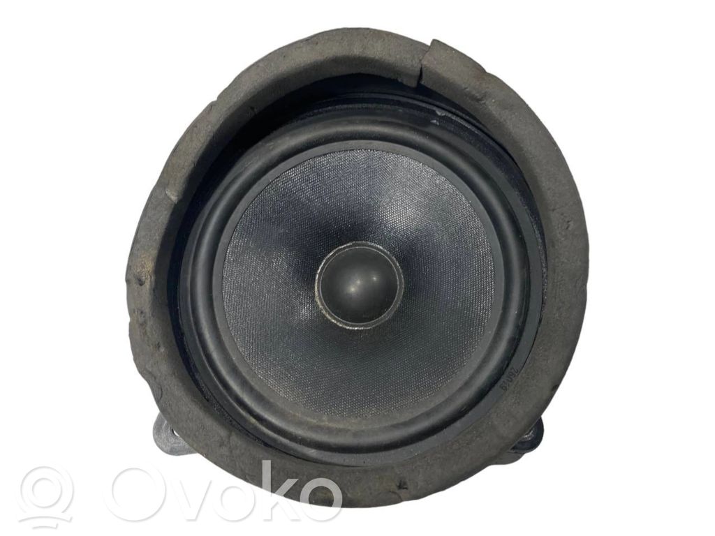 Speaker(s) in the rear door